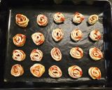 Pihe-puha pizzás csiga kelt tésztából recept fázis 7 fotója