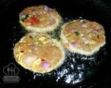 A picture of step 2 of Chicken chapli burger.