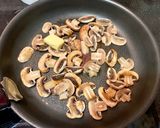 牛油蒜蓉炒蘑菇的食譜步驟6照片