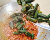 A picture of step 5 of Masaledar dahi (curd) bhindi.