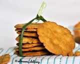 A picture of step 8 of Wheat Mathri.