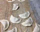 Foto del paso 5 de la receta: Empanadas de cebolla, tomate, queso y huevo