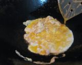 Foto langkah ke 2 dari resep Nasi Goreng Kuning.