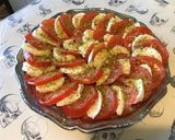 Une image de l'étape 7 de Salade de tomates à la mozzarella di buffala et pistaches.