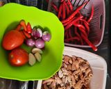 Foto langkah ke 1 dari resep Sambal cumi asin.