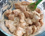 A picture of step 3 of Juicy chicken skewers/mshikakis.