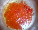 A picture of step 2 of Egg scrambled spaghetti.