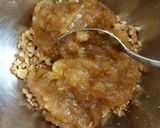 Foto del passaggio 2 della ricetta Sbriciolata integrale con noci e confettura di fichi