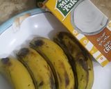 A picture of step 3 of Berry banana smoothie.