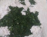 A picture of step 2 of Green coriander paratha.