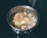 รูปขั้นตอนการทำที่ 3 ของ ต้มจืดตำลึงเต้าหู้หมูสับ