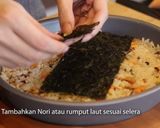 Foto langkah ke 5 dari resep Salmon Mentai Rice: Menu Restoran Bikin Di Rumah!.