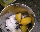A picture of step 2 of Mango dry fruits shake.