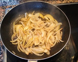 Foto del paso 5 de la receta: Pechugas de pollo a la mostaza con salsa de cebolla