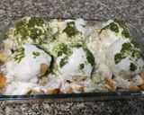 A picture of step 5 of Dahi bhallay.