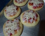 Foto langkah ke 7 dari resep Pizza mini.