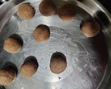 A picture of step 3 of Choco coconut ladoos.