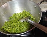 A picture of step 3 of Peas paneer paratha.