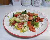 Pas rețetă Ou poșat pe pat de salată asortată 2 fotografie
