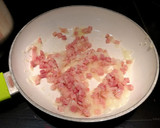 Foto del paso 2 de la receta: Acelgas gratinadas con bacon y pasas