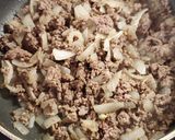 A picture of step 1 of Cheeseburger Macaroni Skillet.