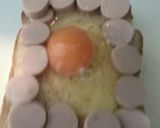 A picture of step 2 of Fish Sausage Flower Toast!.