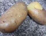 A picture of step 1 of One and a half potato / gnocchi in pesto sauce.