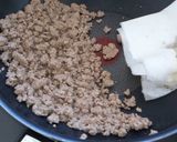 A picture of step 1 of Japanese Leek & Ground Pork Soboro.