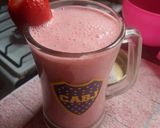 Foto del paso 3 de la receta: Licuado de frutillas 🍓