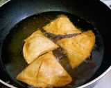 A picture of step 4 of Moto patlo waly samosay.