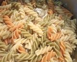 Foto del paso 4 de la receta Pasta de colores con jamón y chorizo