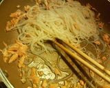 A picture of step 2 of Sesame Flavored Shirataki Noodles and Salted Salmon Stir Fry.