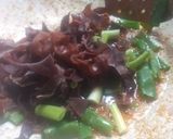 Foto langkah ke 4 dari resep Tumis Soun Jamur Kuping.