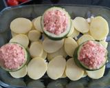 A picture of step 6 of Zucchini filled with minced meat.
