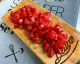 Une image de l'étape 4 de Salade de concombre et tomates à l’ananas, crème et oignon doux.