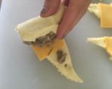A picture of step 5 of Cheeseburger Crescent Rolls.