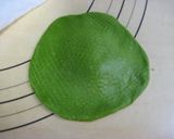 A picture of step 5 of Matcha Petit Anpan.