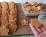 صورة لخطوة 5 من وصفة صابلي 2 شكل وردة 🌸 بنوكا اللوز