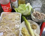 Foto langkah ke 1 dari resep Pork Stir Fry Beansprouts on Lettuce (Lettuce Siram Tumis Babi Toge).