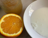 Foto del paso 1 de la receta: Torrijas de pan de centeno con naranja, leche, miel y canela