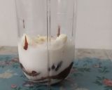A picture of step 3 of Oreo milkshake.