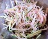 A picture of step 4 of Chinese Bean Sprout Salad.