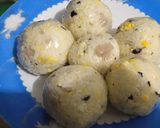 Foto langkah ke 4 dari resep Bekal anak simple bola nasi.