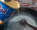 A picture of step 4 of Purple yam kheer with Butterfly pea flower.