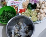 Foto langkah ke 1 dari resep Tom Yum Goong (Udang).