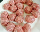 Hình bước làm 2 của món Thịt viên sốt cà chua