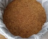 Foto del paso 4 de la receta: Tarta de queso de nísperos y base de crumble de almendras