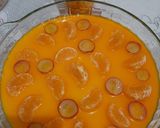 Foto langkah ke 5 dari resep Pudding Susu Topping Jeruk, Anggur dan Sirup.