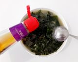 Foto langkah ke 7 dari resep Sup Rumput Laut Korea (Miyeok Guk).