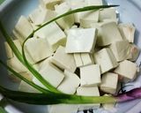 Hình bước làm 1 của món Đậu hũ tứ xuyên (ma po dou fu)
